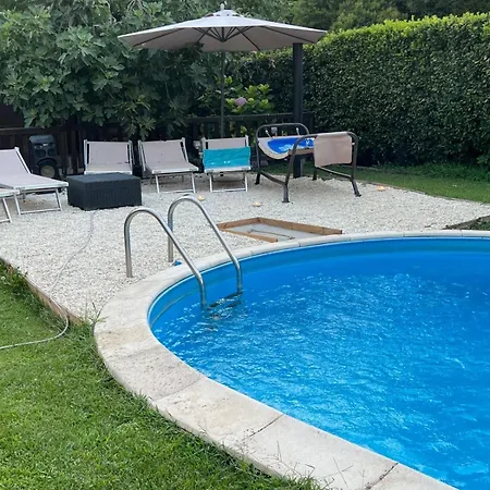 Paradise Vendégház *